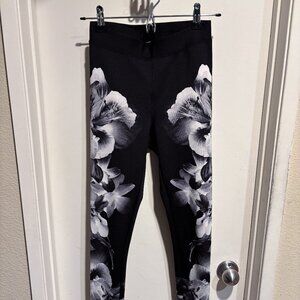 Express Floral Pattern B&W Leggings